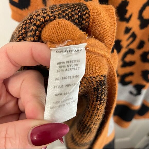 Cheetah Side Split Pullover Sweater - Picture 3 of 9